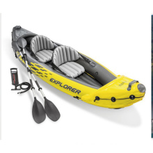 Intex 68307 K2 Kayak Boat d&#39;aviron gonflable placé en plein air en plein air avec un jeu de sports de paddle